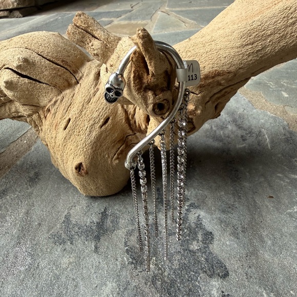 New🌟Free People-Gothic Silver Chain and Rhinestone Ear Cuff - Picture 2 of 3